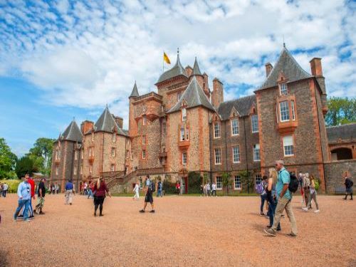 Thirlestane Castle & Kelso  (Includes High Tea)